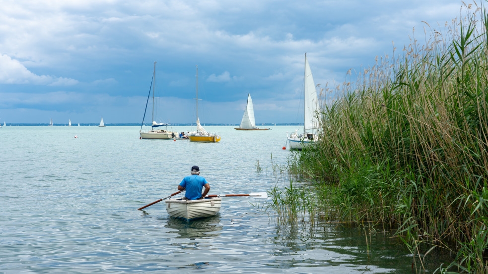 Elkezdték leereszteni a Balaton vízét a déli parti városok védelmében