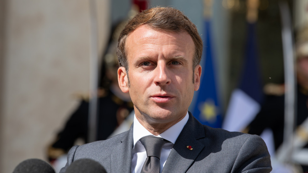 Macron: Orbán politikai ellenfél, de európai partner