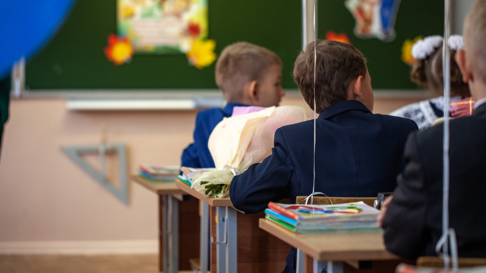 Szlávik: a delta vírusvariáns az eddigieknél nagyobb veszélyt jelent a fiatalokra