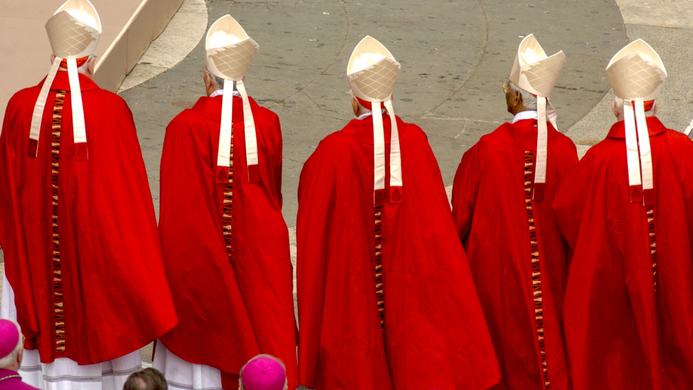 Ferenc pápa megbuktatására készül a konzervatív bíborosok egy csoportja? 