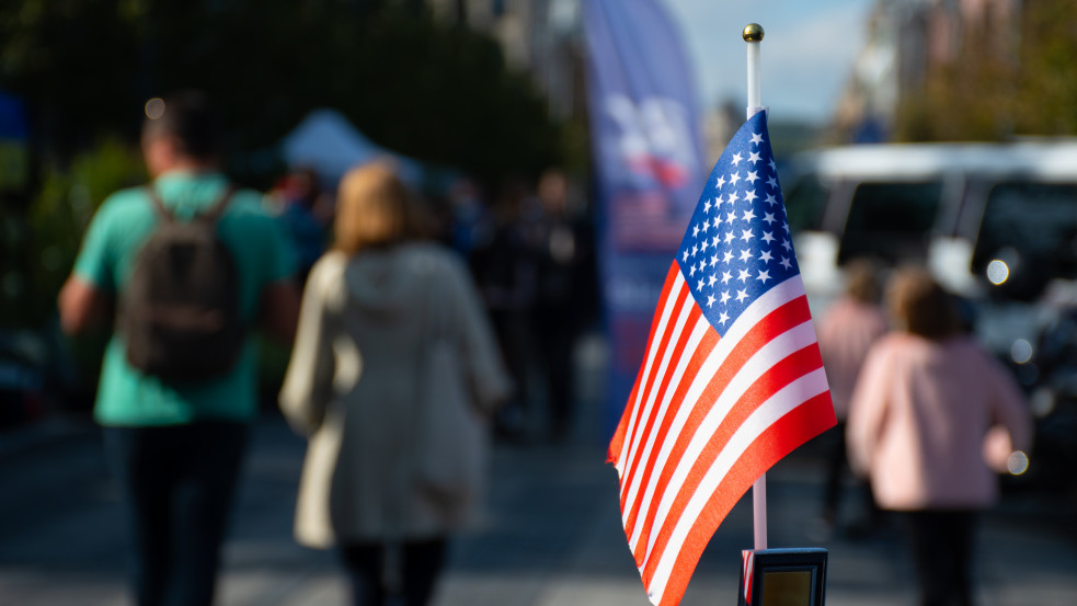 Megtörik a demokrata uralom? Amerika ma választ, de az eredményekre még napokig várhatunk