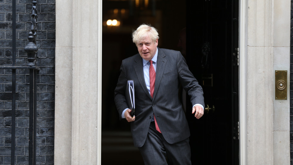 Megmenekült Boris Johnson, pedig a pártja 40 százaléka is ellene szavazott