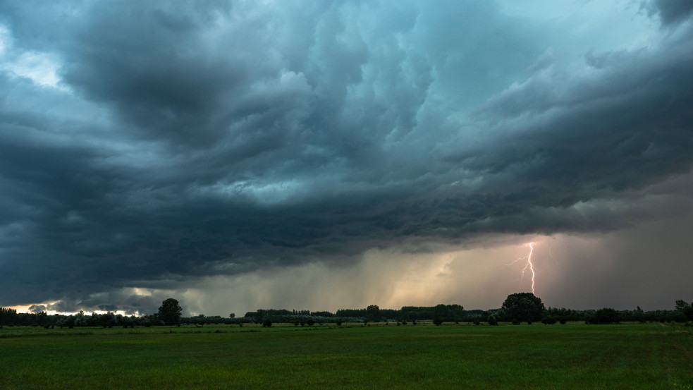 Ítéletidő Magyarországon: kidőlt fák, hömpölygő esővíz okozott gondot országszerte