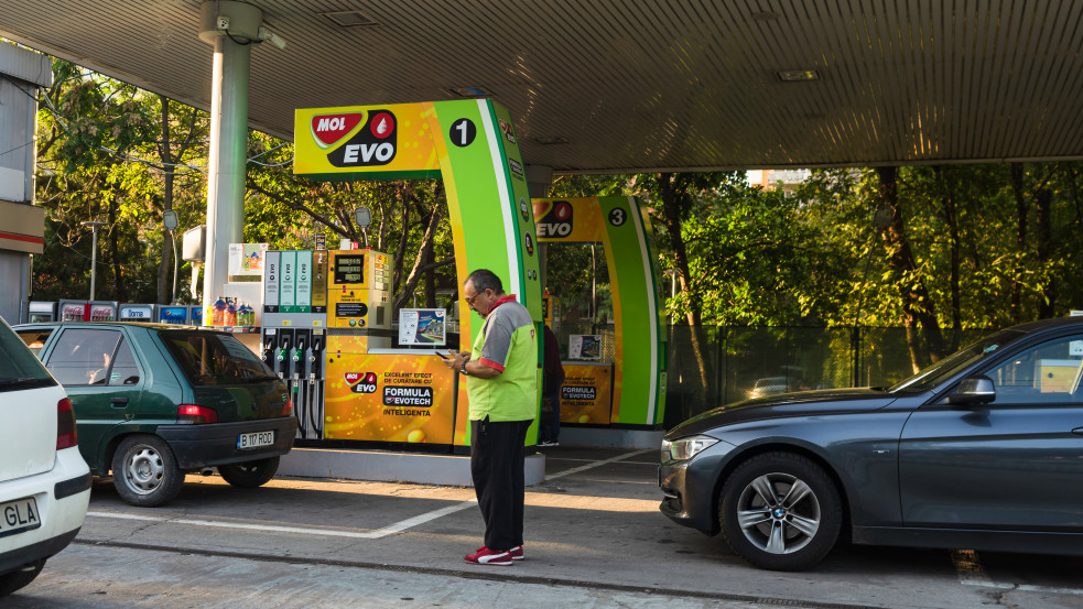 Jelentős korlátozásokat jelentett be a Mol a töltőállomásainál