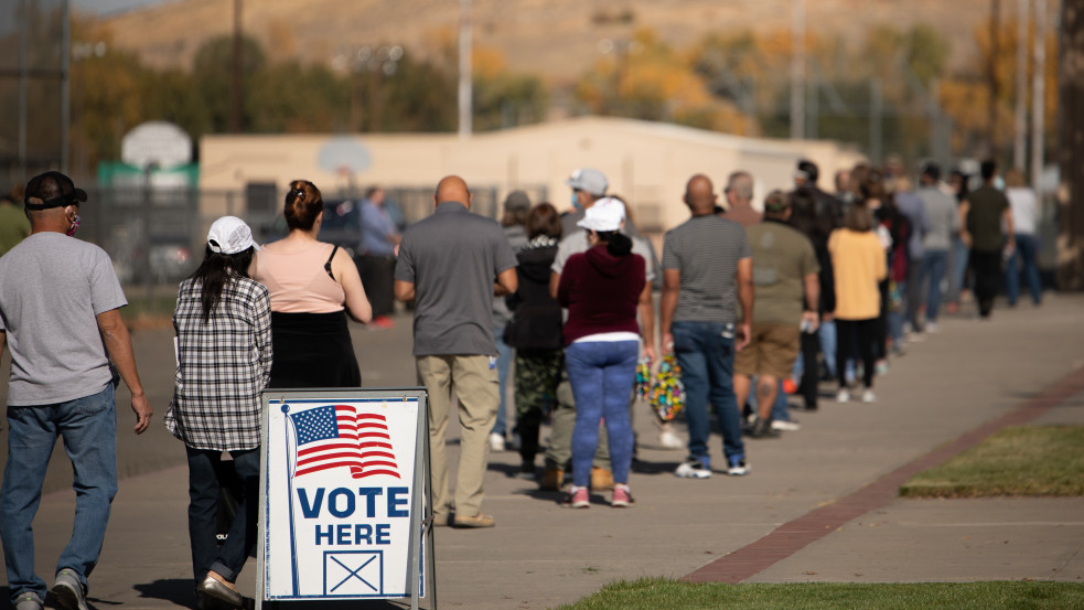  Amerika választ: Óriási érdeklődés mellett zajlik az előzetes szavazás