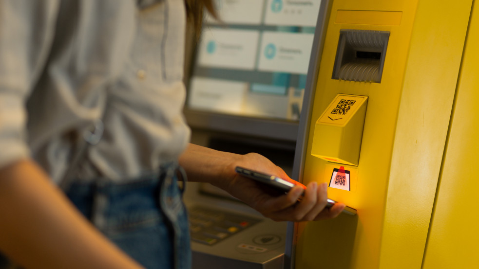 Oroszországban törvénybe iktatnák, hogy csak QR-kóddal lehessen vásárolni, közlekedni és étterembe menni