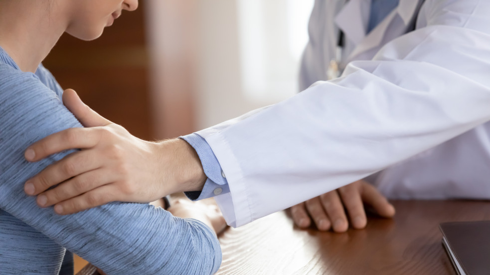 Több száz hallgatót zaklatott szexuálisan egy amerikai topegyetem sportorvosa