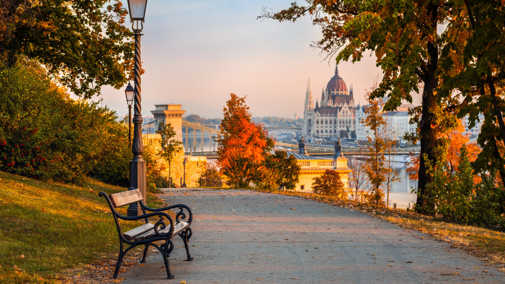 Vége a nagy melegnek: Esősebb, szelesebb idő köszönt ránk az ősz első napjaiban 