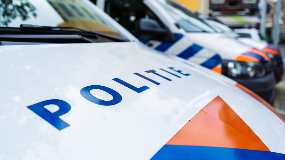 Amszterdam: megszökött a túsz az Apple-boltból, a fegyveres utána rohant, de elgázolták egy rendőrautóval