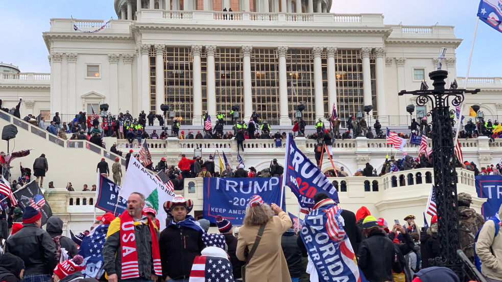 Capitoliumi ostrom: börtönbüntetésre ítélték Trump korábbi tanácsadóját