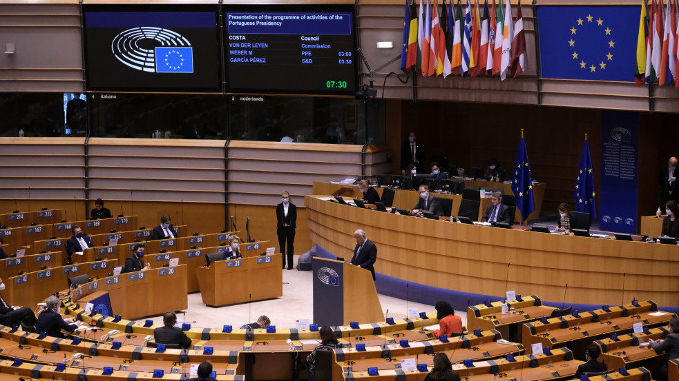 EP-állásfoglalás: teljes embargót kell bevezetnie az orosz olaj-, szén-, nukleáris üzemanyag- és gázimportra