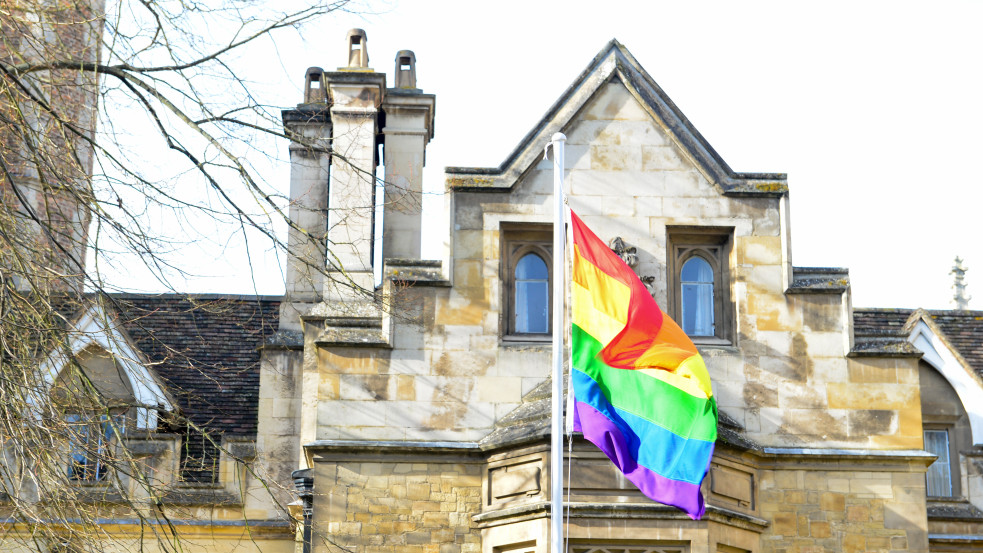 Boszorkányüldözés a Cambridge-i Egyetemen? „Transzkirekesztő radikális feministák” felismerését segítő útmutatót adtak ki a hallgatók