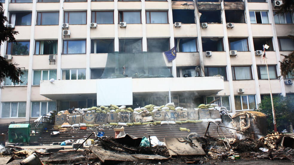 Most a donbászi fronton dúlnak a harcok, Mariupolban tűzszünet lépett életbe, Odessza lehet a végső célpont
