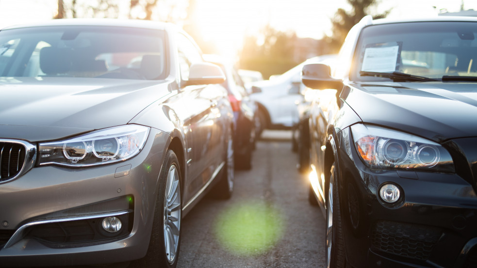 Brutálisan emelkednek a használt autók árai, van ami drágább, mint újkorában