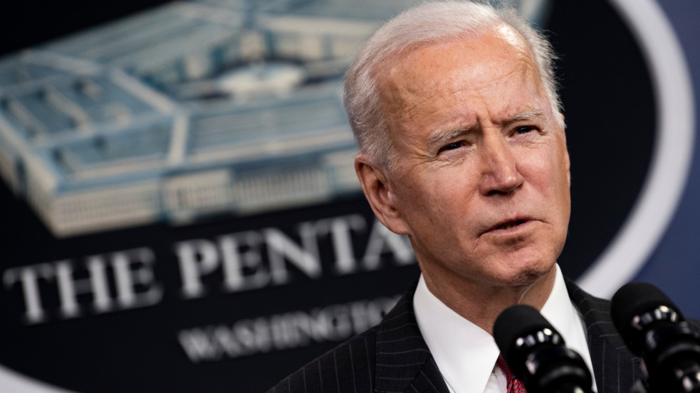  Biden: akár holnap összeeshetek holtan