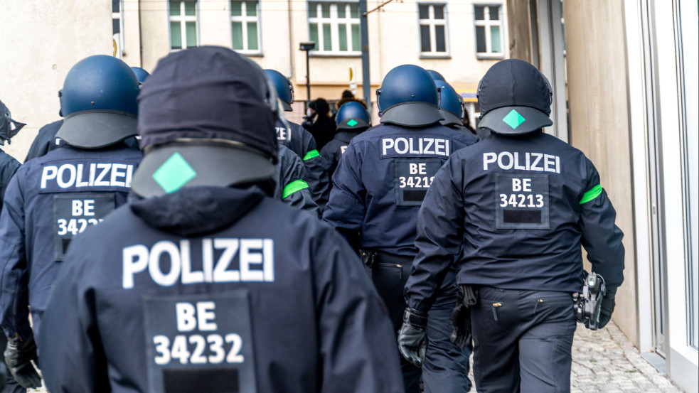Nagyszabású razziát tartott a német rendőrség a Hamász támogatóinak és tagjainak otthonaiban