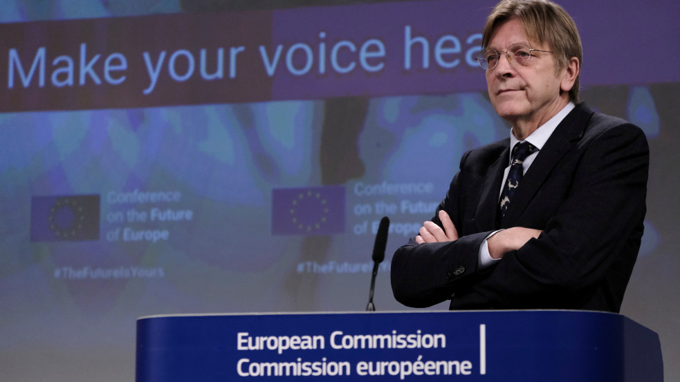 Magyarellenes és rasszista levél megírásával vádolják Guy Verhofstadtot 