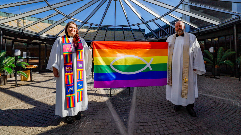 Szivárványvallás: az LMBTQ-ideológiai „papjai” hirdetik a posztmodern „megtérést”