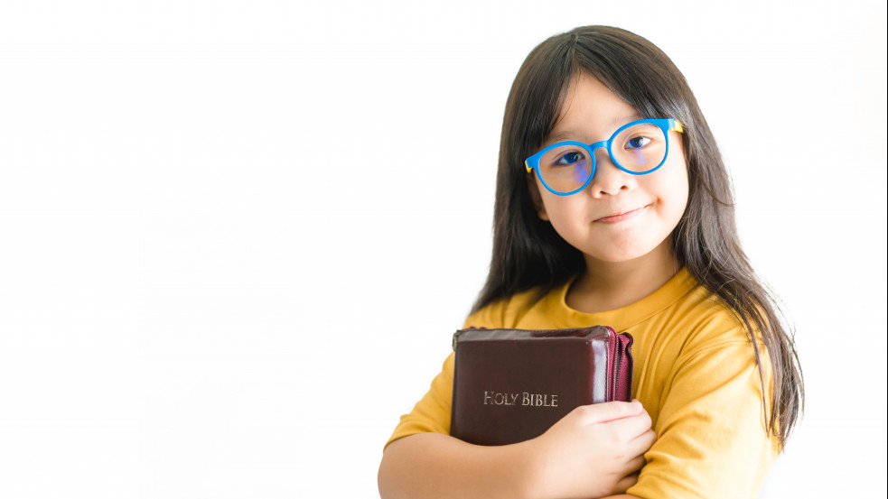 „Nem való a fiataloknak”  - Betiltatná a Bibliát a floridai iskolákban egy férfi