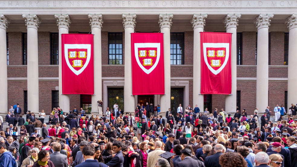 A Harvard is beállt a sokszerelműség elfogadtatásáért folyó harcba