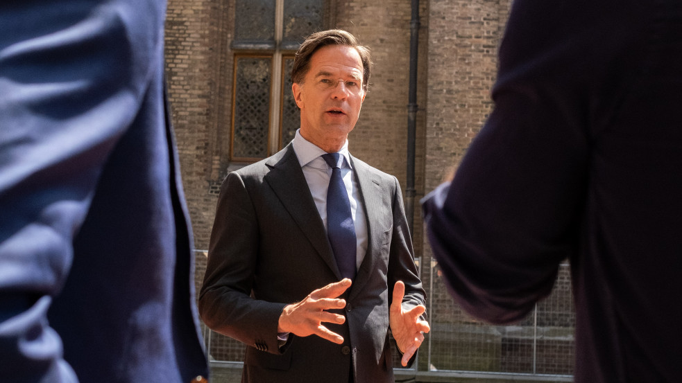 "Idióták" - a holland és a belga miniszterelnök is kikelt az erőszakos Covid-tüntetőkkel szemben