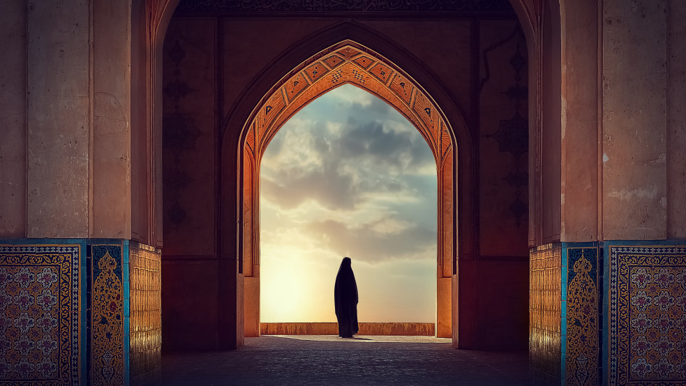 "Mártírfeleségekről" ír könyvet az iráni elnök felesége 