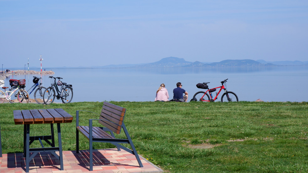 Jövőre akár egyenesen letekerhetünk Budapestről a Balatonhoz 