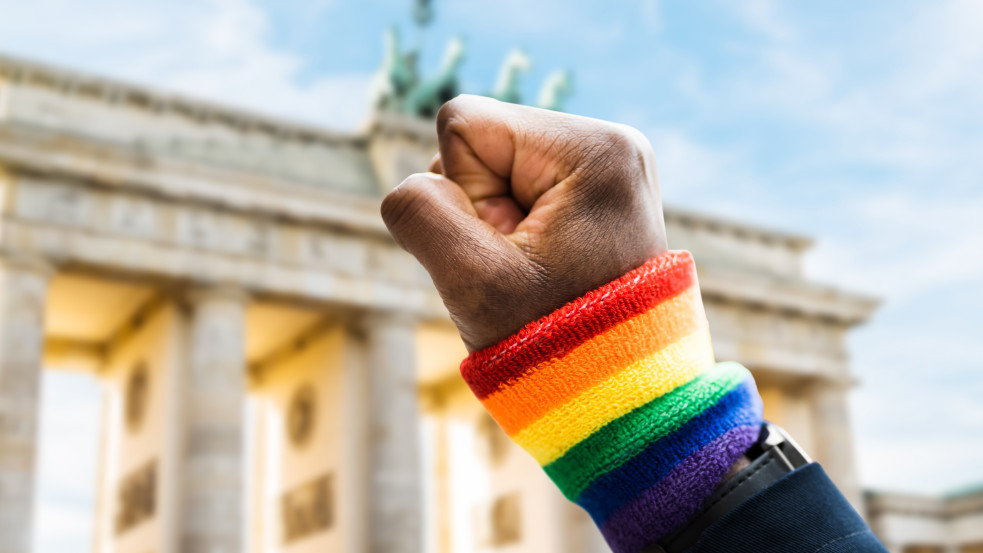 Tizennégy éves kortól engedélyeznék a nemváltást Németországban