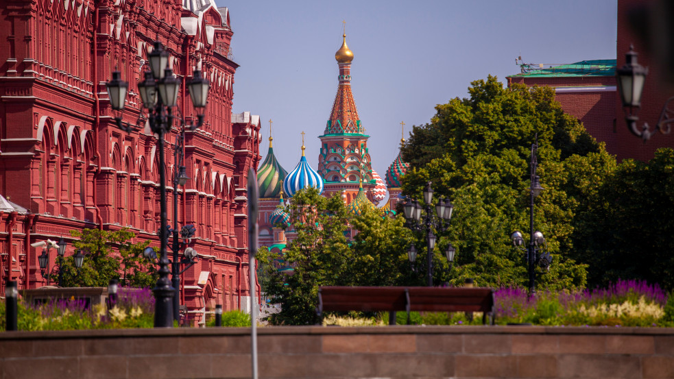 Luxuscikkek, luxusautók, ékszerek, oligarchák - Újabb szankciókat fogadott el az EU 