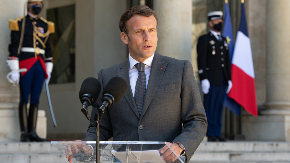 Bekiabáló zavarta meg Macron kampánybeszédét, az elnök Magyarországgal vágott vissza - videó