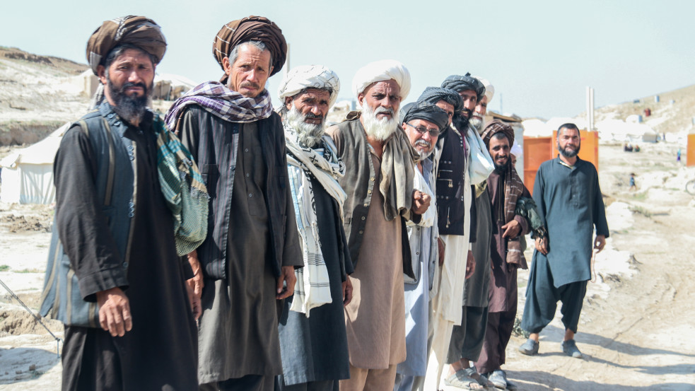 Afgán tálibok érkeztek Svájcba - zárt ajtók mögött tárgyalnak