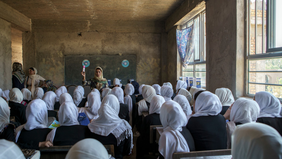 Néhány óra után be is záratták a tálibok a lányoknak fenntartott középiskolákat