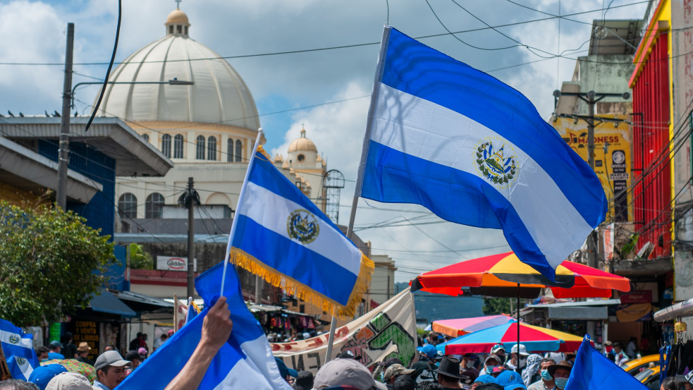 Az abortusz, a melegházasság, és az eutanázia betiltását fontolgathatja el Salvador elnöke
