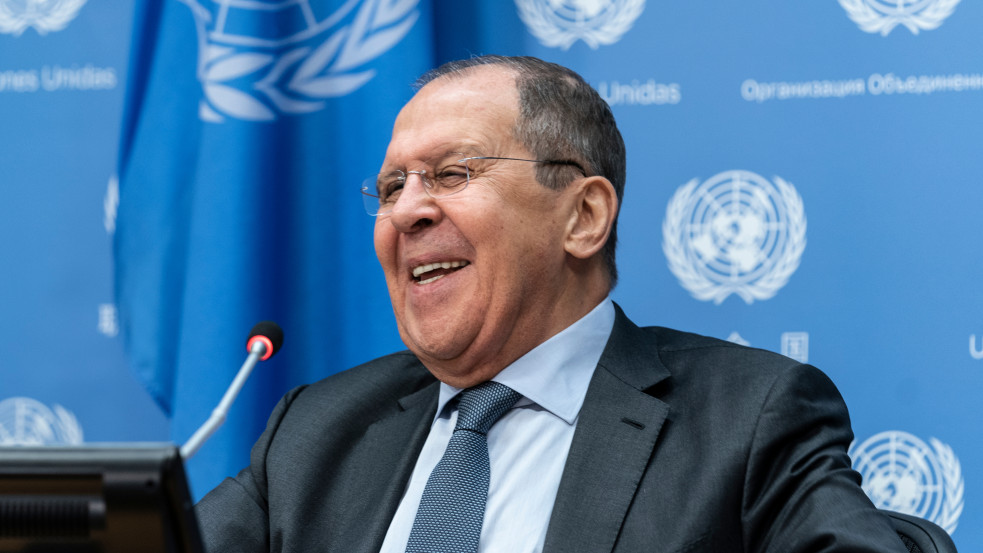 Lavrov: A Nyugat magyarázza el a lakosságának, hogy miért lett szegényebb