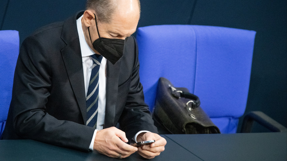 Tömegek állnak ki az új német kormány mögül: bezuhant a kancellár népszerűsége is