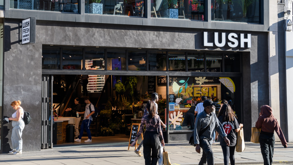 Teljesen letörli magát az összes közösségi oldalról a kozmetikai világmárka