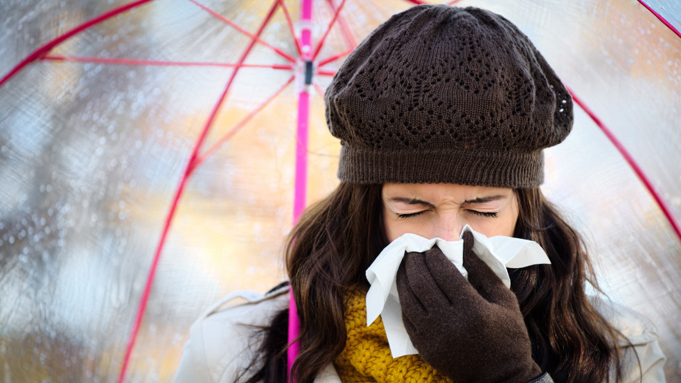 Továbbra is tízezrek mennek orvoshoz influenzaszerű tünetekkel, a vírust azonban nem sikerült kimutatni
