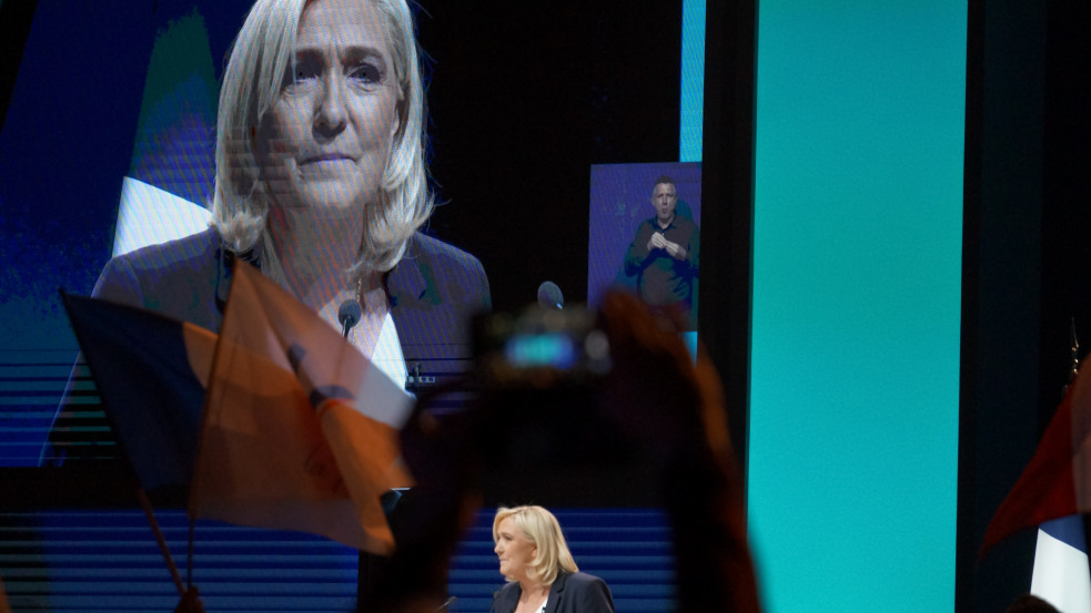 Le Pen visszautasítja az Európai Parlament sikkasztási vádjait