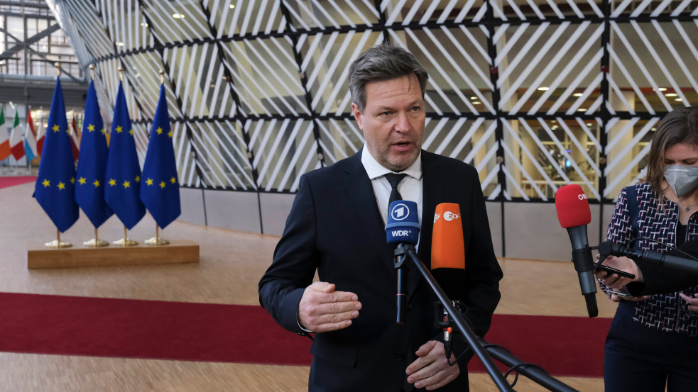 Német alkancellár: Németország "szó szerint szegényebb lesz" a háború miatt