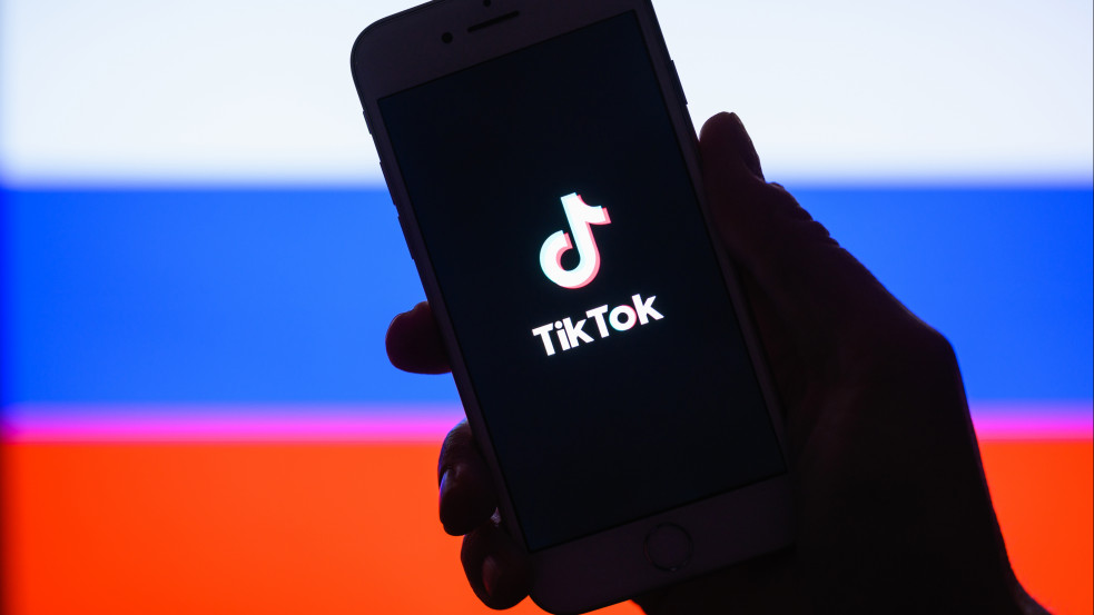 "LMBT-propaganda" miatt kétmillió rubeles bírsággal sújtotta a TikTokot egy moszkvai bíróság