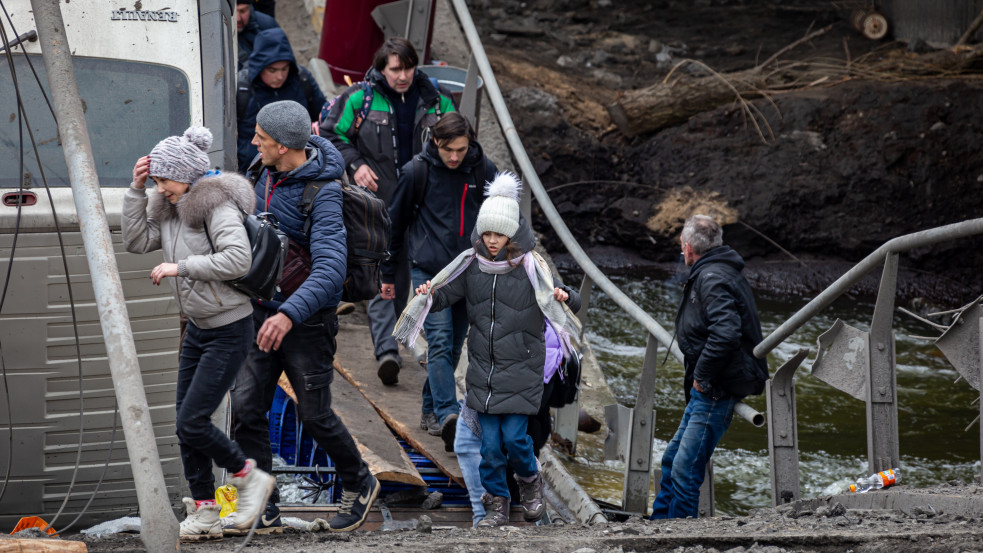 Keresztény hívők halált megvető bátorsággal nyújtanak segítséget a háború sújtotta területeken