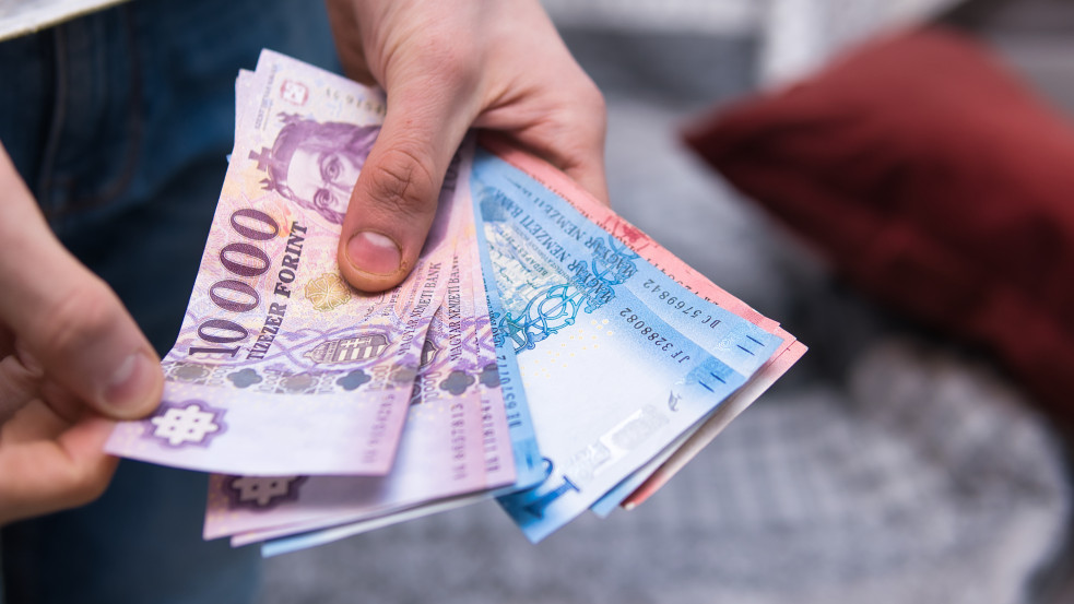 Egyre több magyar kezdi félre rakni a pénzét - mutatjuk, ki milyen stratégiát követ