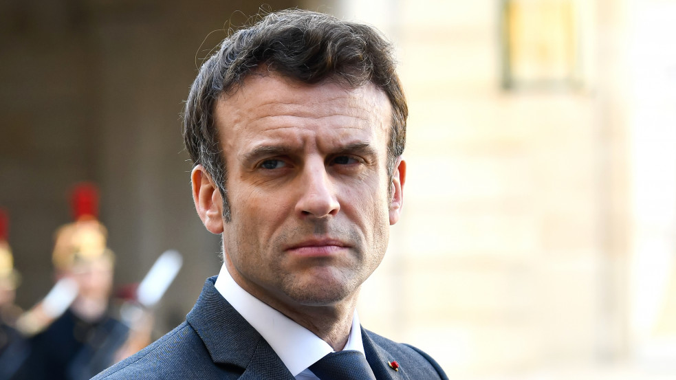 Macron elismeri, "meg kell tanulnia másképp kormányozni és törvénykezni"