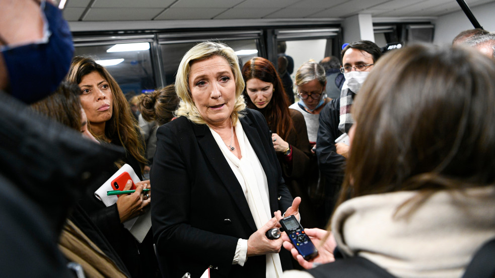 Hoppá: Marine Le Pent eltiltották a francia választásokon való indulástól