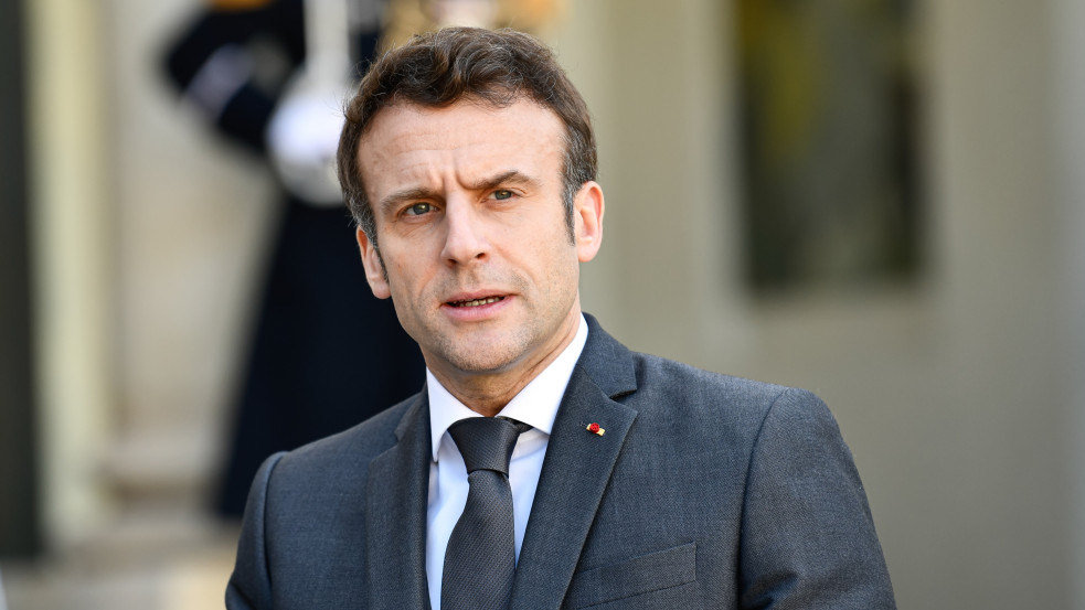 Pofon október 7-e áldozatainak: Macron szeptemberben egyoldalúan elismeri a palesztin államot