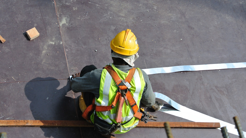 Dél-Dunántúlon fizetnek a legkevesebbet, Budapesten a legtöbbet egy fizikai dolgozónak 