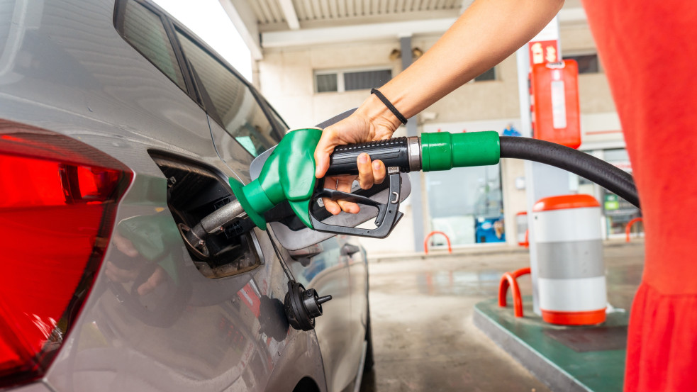 Egy hónapra elég benzintartaléka maradt Bulgáriának, de jövő héten már élesednek az amerikai szankciók