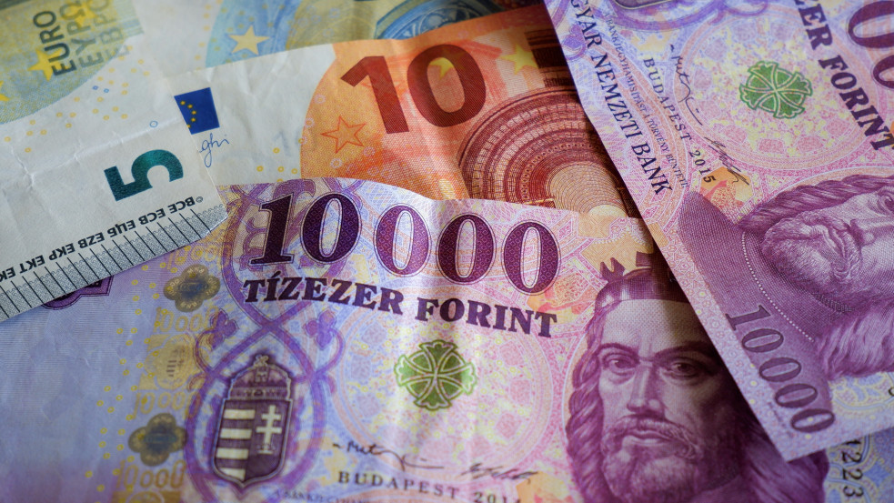 Orbán reggeli interjúja és az MNB bejelentései után erősödni kezdett a forint