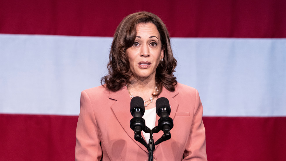 A demokrata elit kedvelt szigetére és Kamala Harris házához utaztattak illegális bevándorlókat délről 