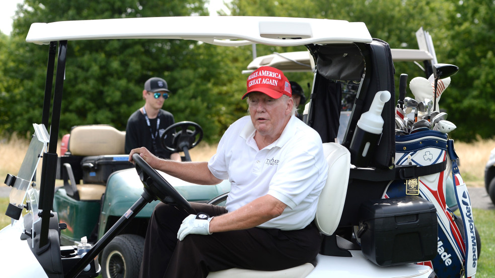 Fegyveres gyanúsítottat fogtak el Trump golfpályájánál